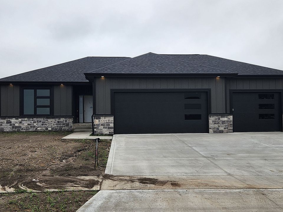 1st image of 3306 SE Bannister Dr