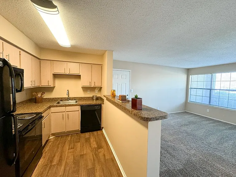 Park Laureate Apartment Homes — Photo 6