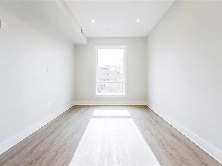 667-665 Grand St #305 — Photo 9