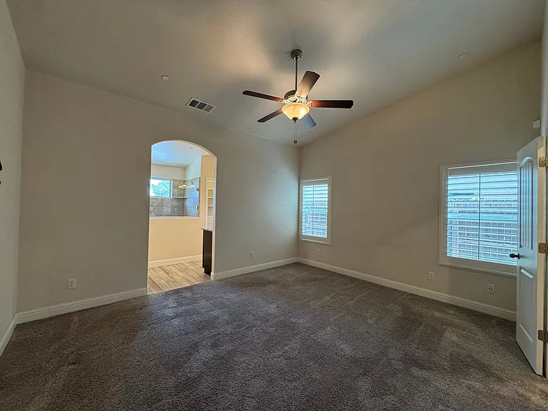 391 W Maclure Ave — Photo 8