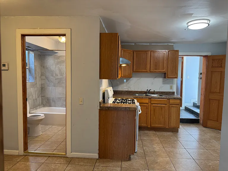 2616 S Hillock Ave #BASEMENT — Photo 9