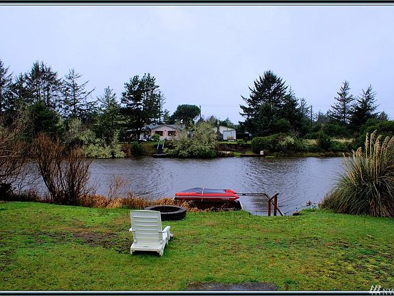 2nd image of 421 Canal Dr NE
