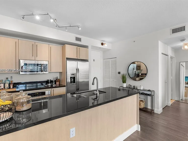 79 SW 12th St #2204 — Photo 8