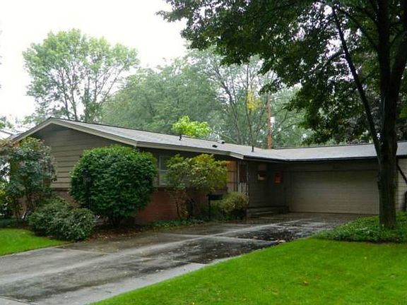 Another view of the front of the house.  The 2 car garage is an added bonus to this great ranch.