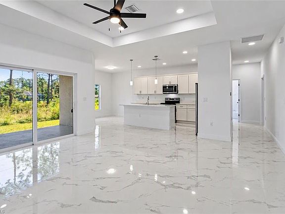 3rd image of 810 Jackson AVE