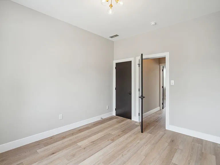 163 East St — Photo 31