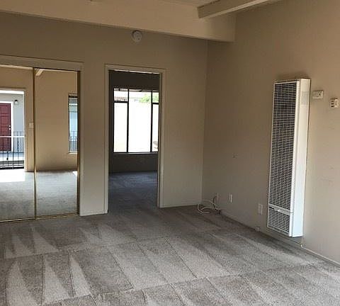 2nd image of 920 Evelyn St APT 6