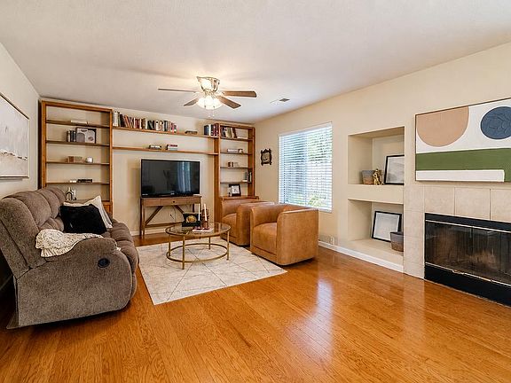 4th image of 426 Glenbriar Cir