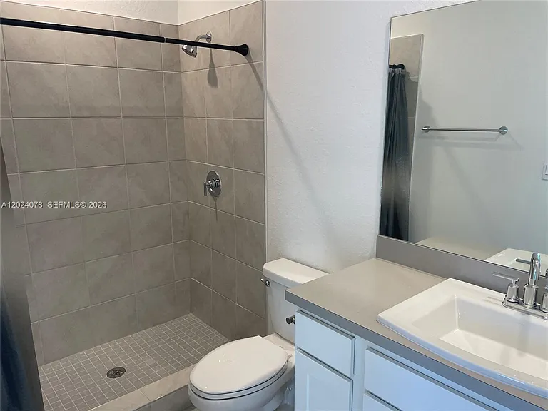 906 SE 17th St #0 — Photo 7