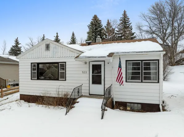 523 5th St SE, Minot, ND 58701
