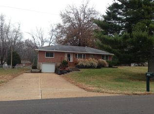 2880 Sedan Dr, Saint Louis, MO 63125