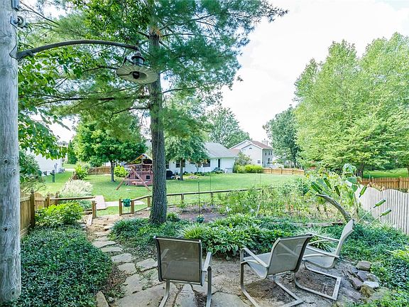 5th image of 152 Merryfield Cir