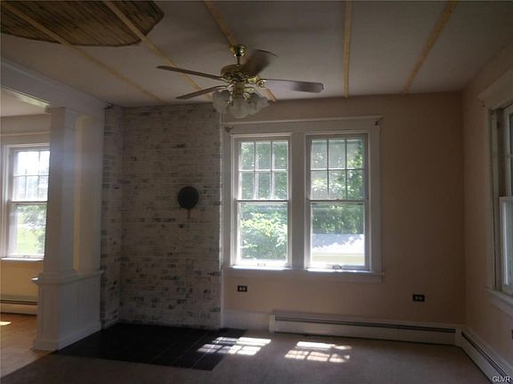 5th image of 400 Blue Mountain Dr