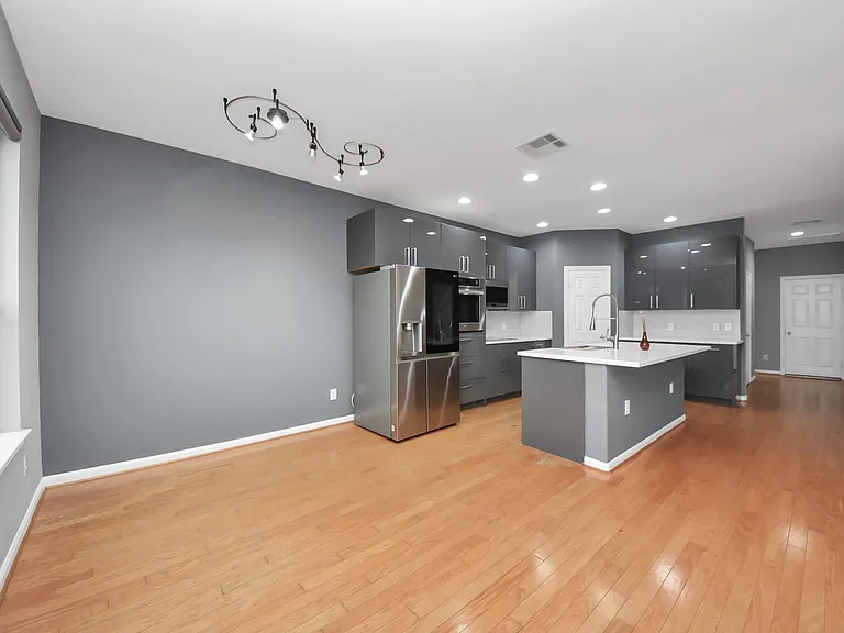 10062 Hillside Bayou Dr — Photo 16