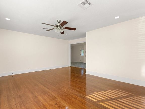 4th image of 230 Crestwood St