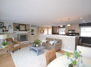 W289N7928 Park Dr, Hartland, WI 53029