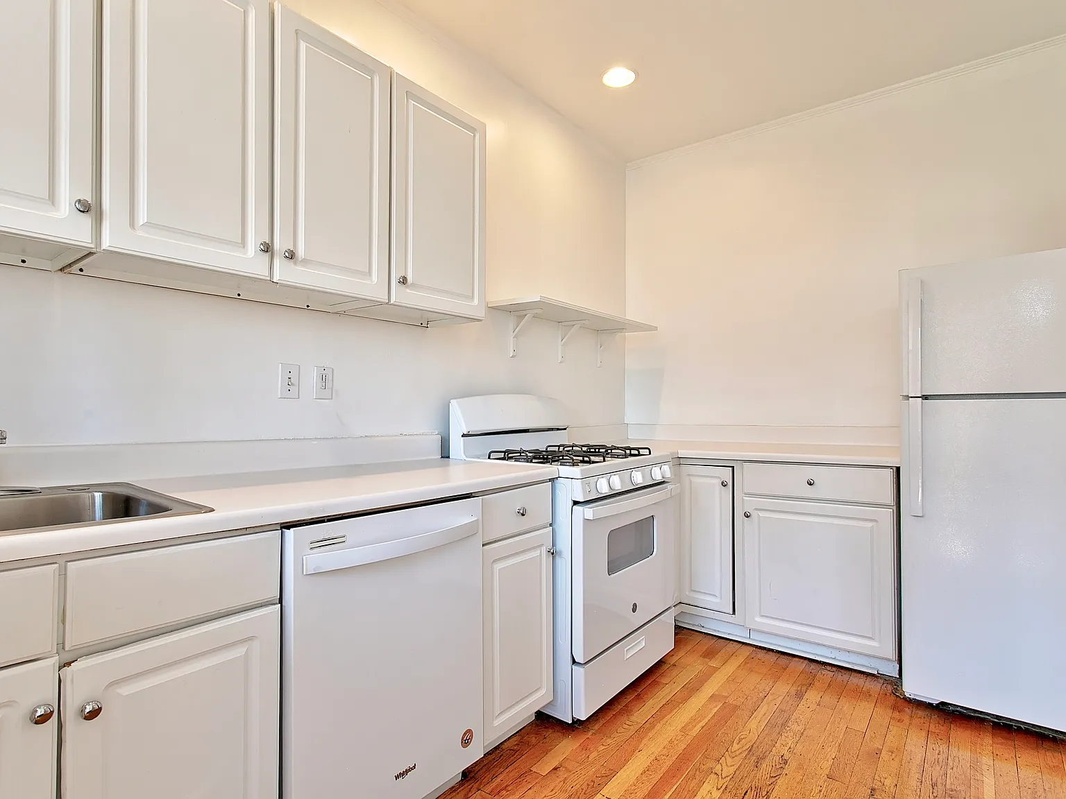 1 bed, 900 sqft, $1,195 — Photo 3
