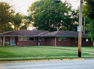 407 S Van Buren St, Newton, IL 62448