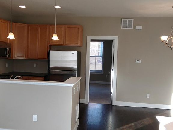 4th image of 3370 Central Park Blvd