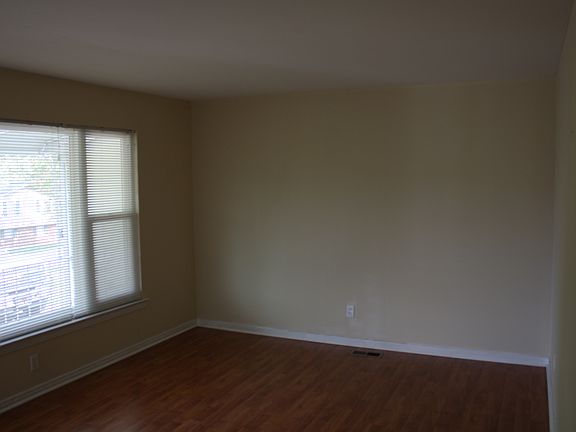 2nd image of 200 Greens Lake Cir