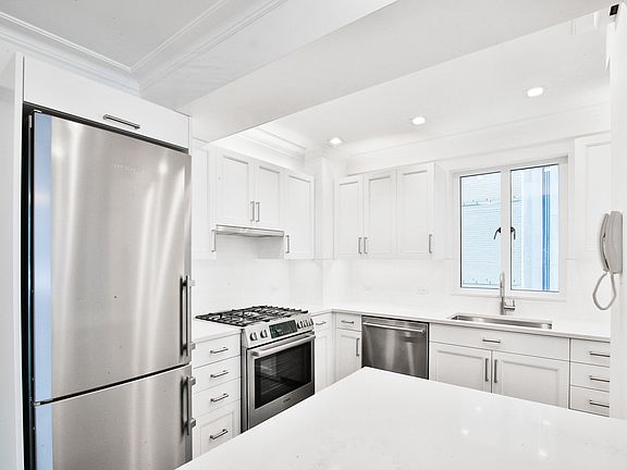 4th image of 40 Central Park S APT 16G