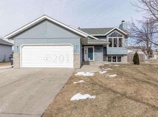 2525 39th Ave S, Fargo, ND 58104