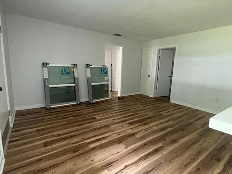 1016 Alba Dr — Photo 3
