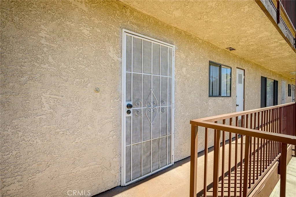 2 bed, 1000 sqft, $2,600 — Photo 2