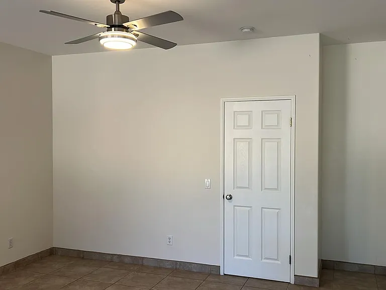 27665 Durant St — Photo 9