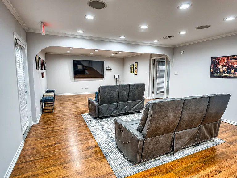 Le Montreaux Apartments — Photo 18