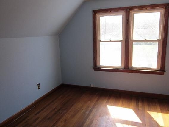 4th image of 141 Coolidge Ave