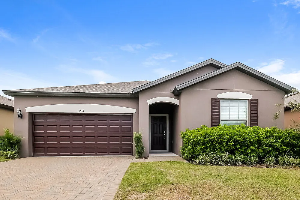 3 bed, 2.0 bath, 1341 sqft, $2,215 — Photo 1