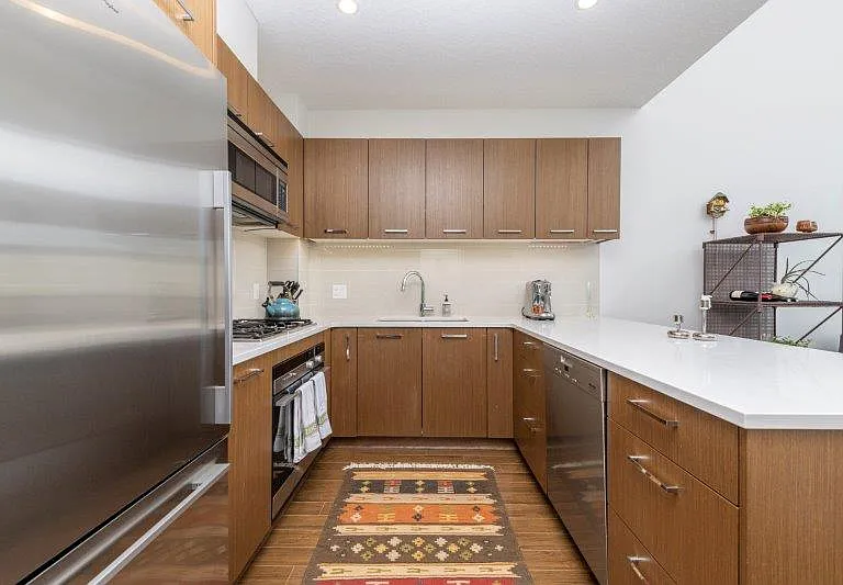 323 20th Ave SW #402 — Photo 4