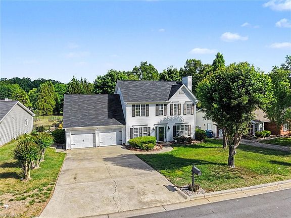 2nd image of 3820 Hunt Chase Dr