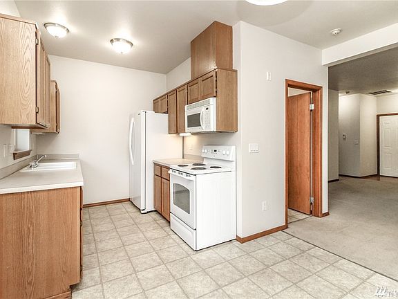 5th image of 617 7th St SE APT 23