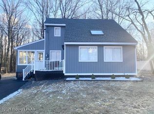 1109 Steele Cir, Bushkill, PA 18324