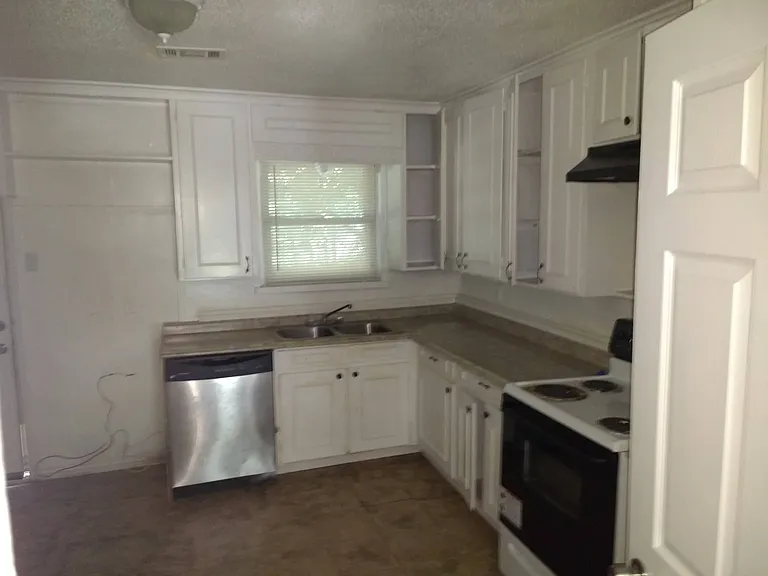 1610 Parkhaven Dr — Photo 5