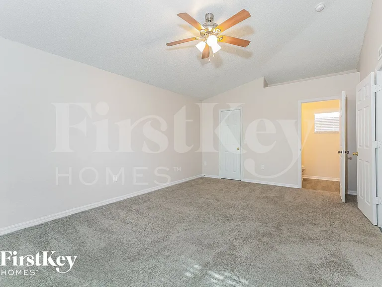 711 Hamster Way — Photo 7
