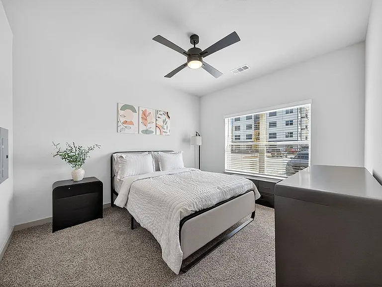 Eckhert Crossing Apartments — Photo 6