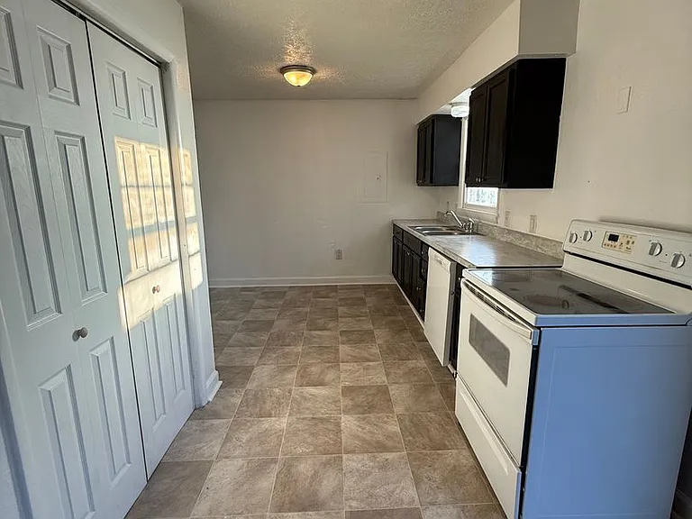 2021 N Pierce Ave — Photo 10
