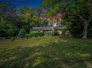 1 Clark St, Smithtown, NY 11787