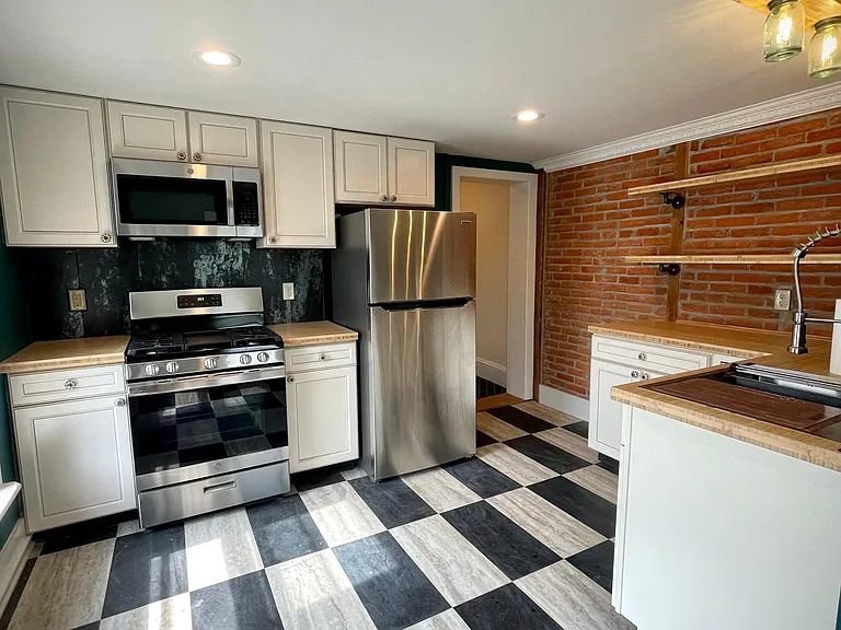 17 Coryell St — Photo 6