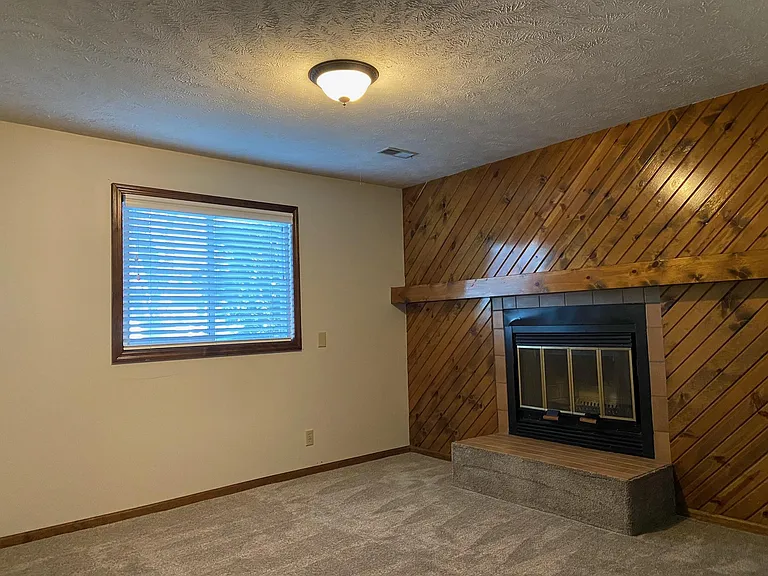 13835 Greenfield Rd — Photo 9
