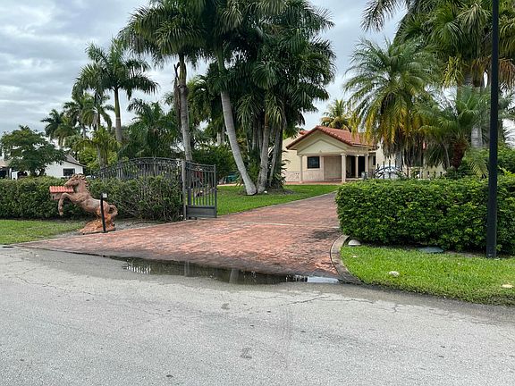 3rd image of 7445 N Augusta Drive