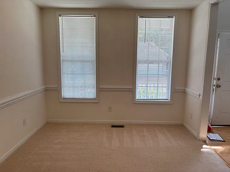 12 Bridgeport Dr — Photo 3