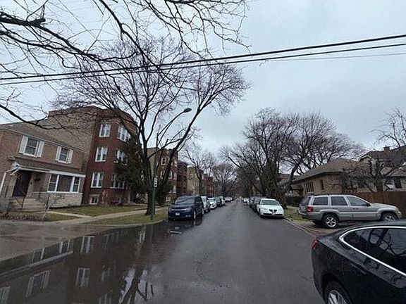 5th image of 4945 N California Ave