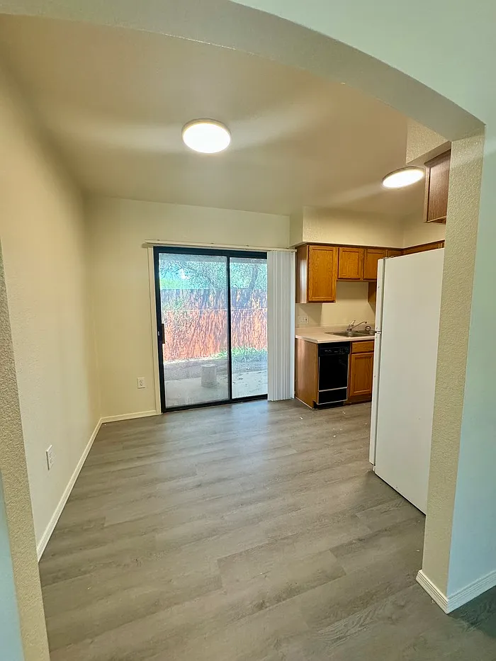 Building Photo - 3420 E Flower St #11