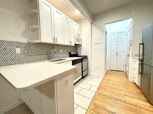 Rented by J PRESTON AND ASSOCIATES INC | media 13