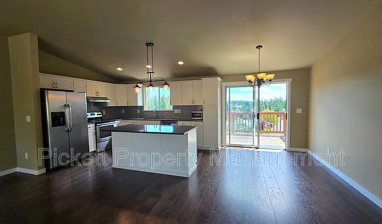 1367 NW Rockford Cir — Photo 7