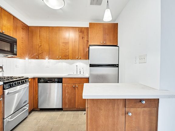 3rd image of 52 Carroll St #1L